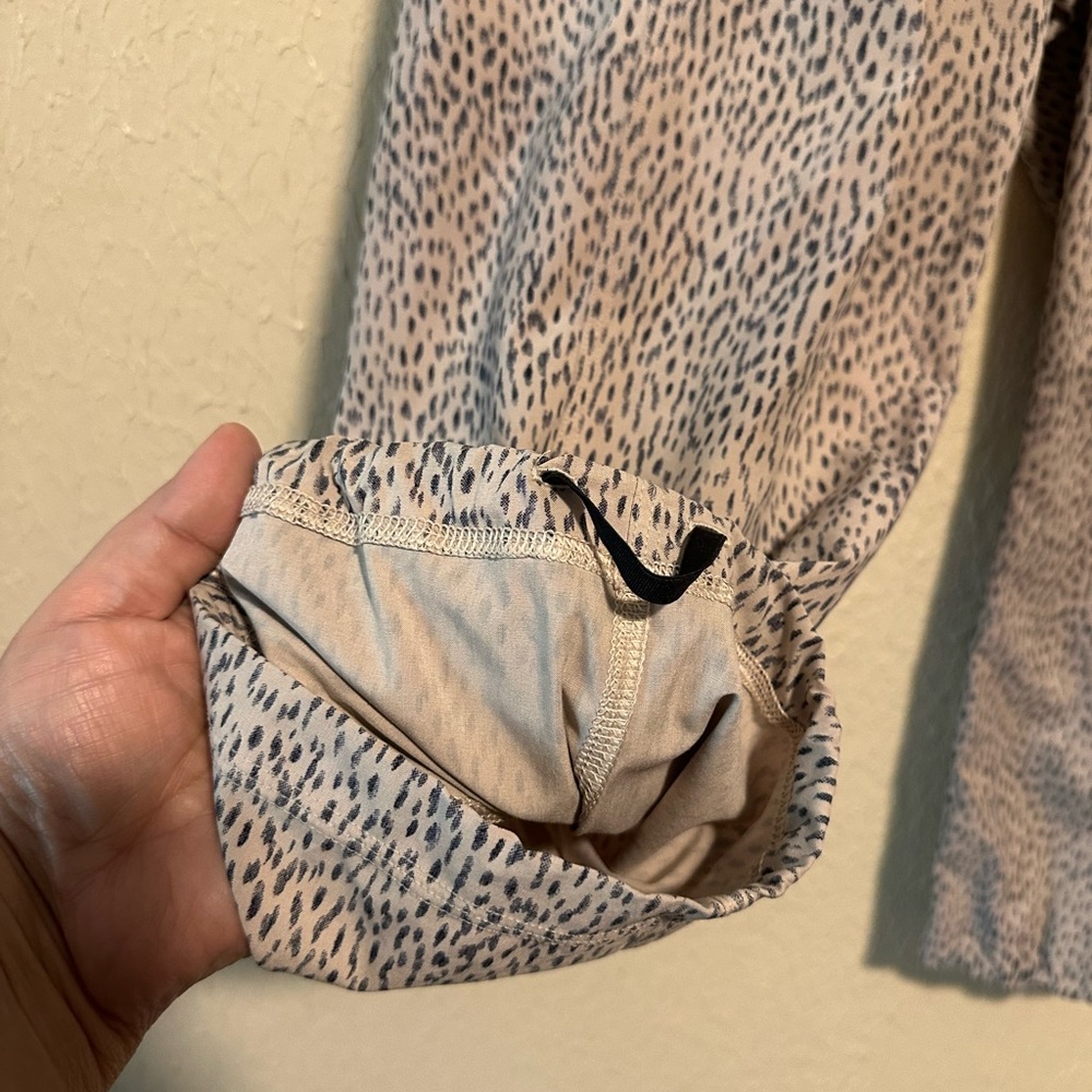 Lululemon Step Lively Crop in Dottie Dash Grain Size 8 - Picture 6 of 7